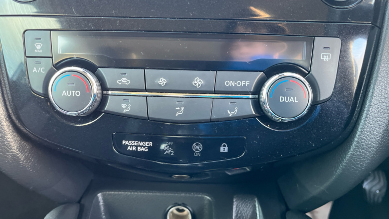 Nissan Qashqai 1.3 DiG-T 160 Acenta Premium 5dr Petrol Hatchback